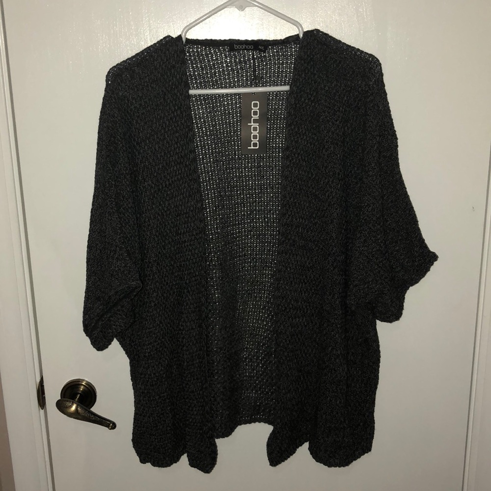 ✨NWT BooHoo cardigan/shaw - Size M/L